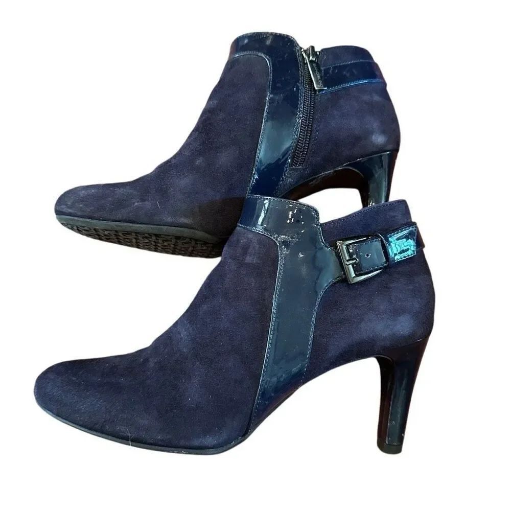 Bandolino Navy Suede / Leather Healed Booties- size 8